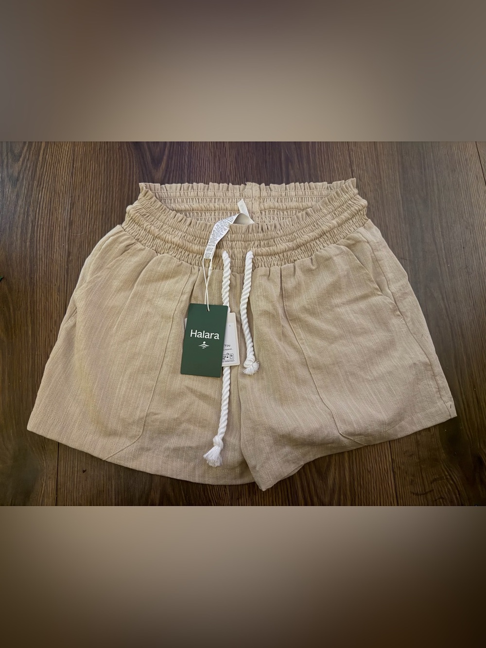 HALARA Beige Drawstring Casual Shorts with White Rope